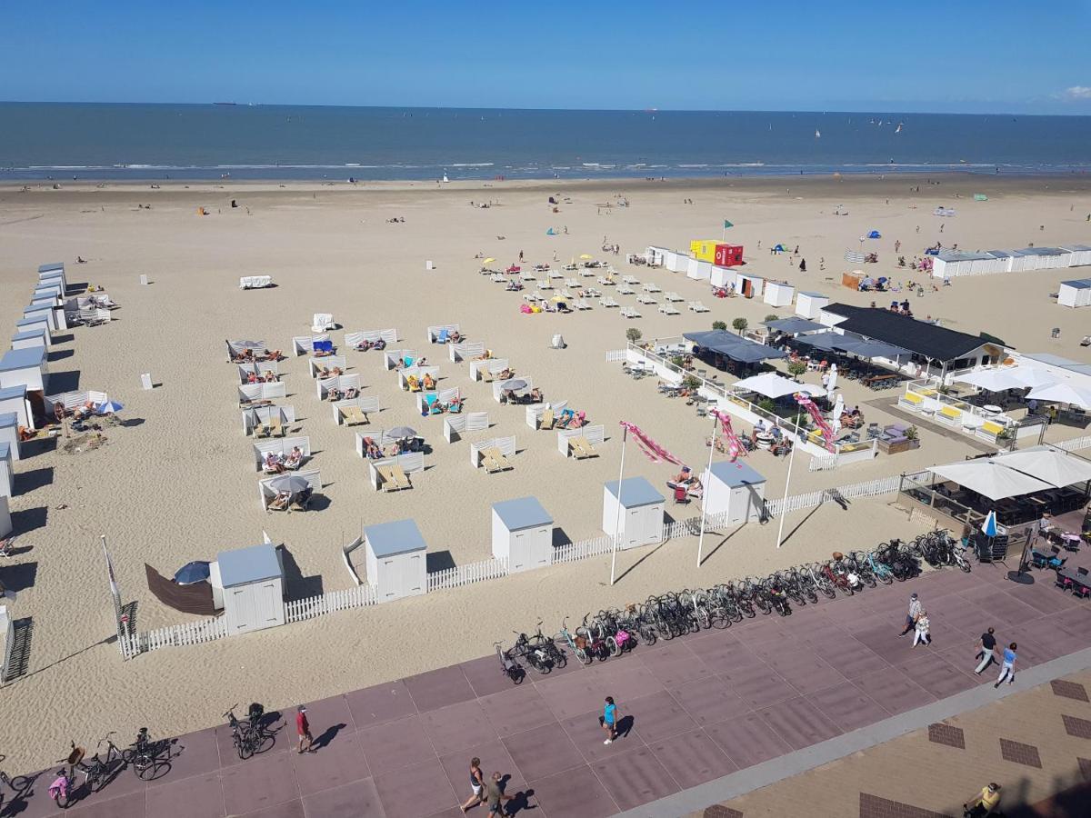 Modern Appartement Met Frontaal Zeezicht En Prive Parking Knokke-Heist Exterior photo